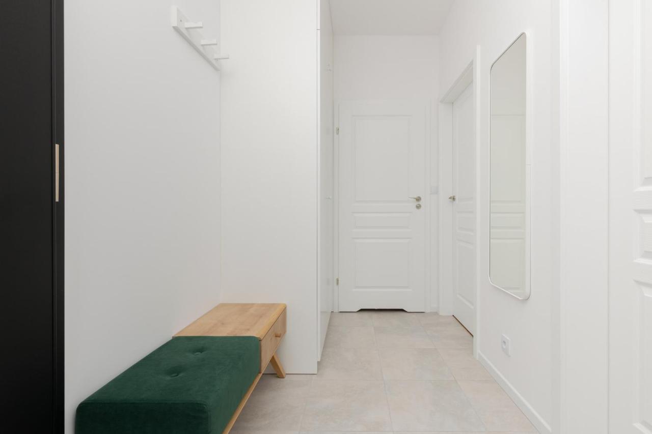 Stacja Wola Apartments With Parking By Noclegi Renters Warsawa Bagian luar foto