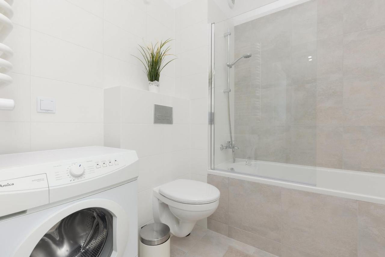 Stacja Wola Apartments With Parking By Noclegi Renters Warsawa Bagian luar foto