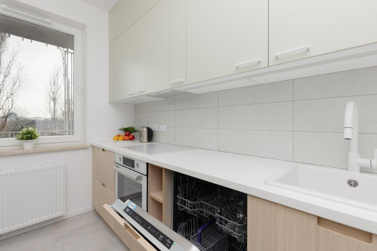 Stacja Wola Apartments With Parking By Noclegi Renters Warsawa Bagian luar foto