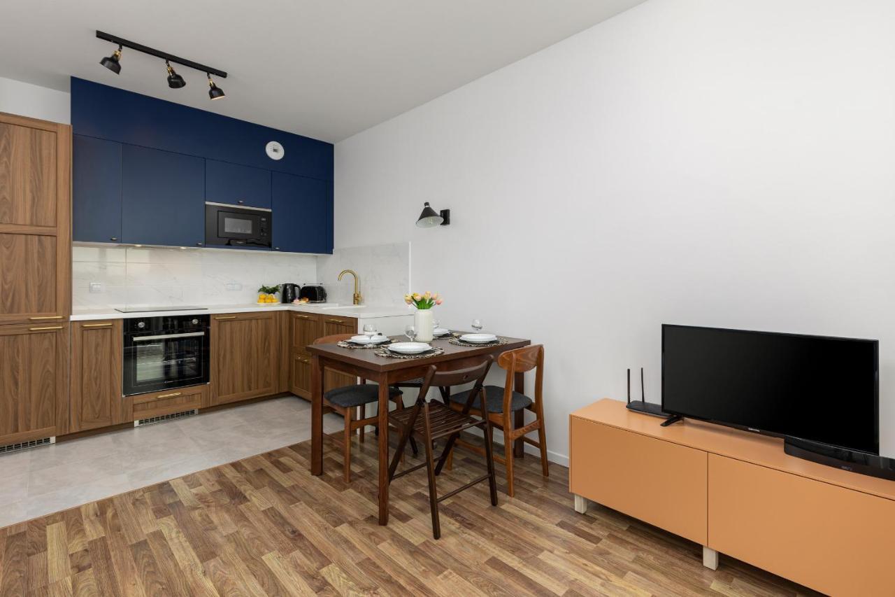 Stacja Wola Apartments With Parking By Noclegi Renters Warsawa Bagian luar foto